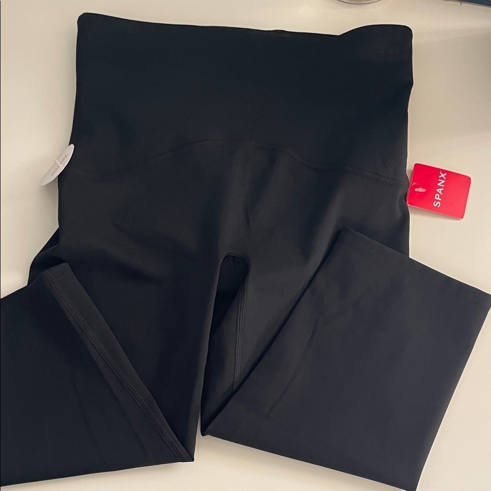 NWT SPANX Women’s SPANXshape Very Black Booty Boost Bike Short Compressive - Med